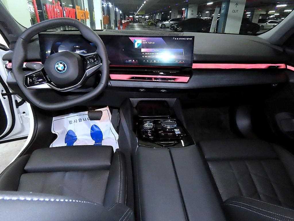 BMW i5 - Vista 10
