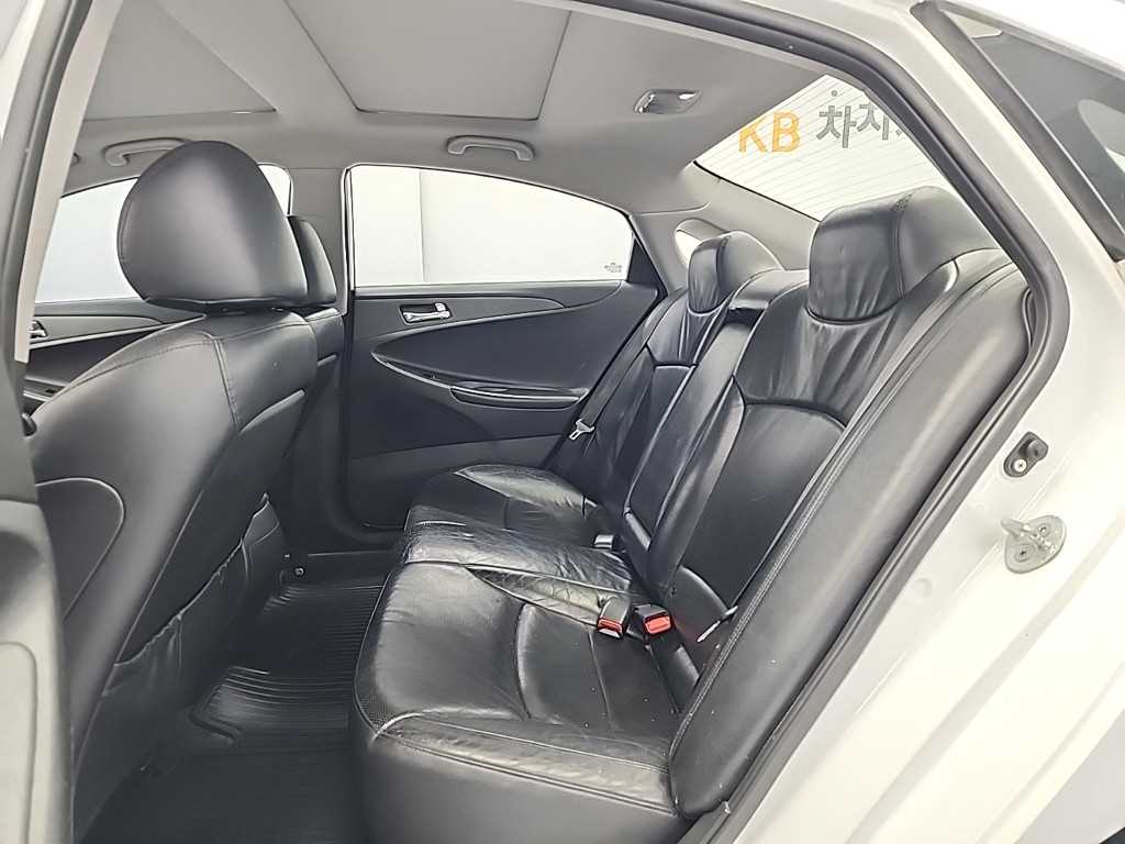 HYUNDAI Sonata - Vista 12