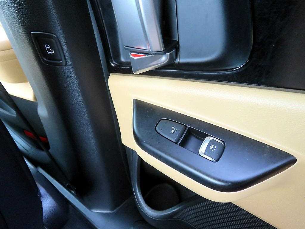 KIA Carnival - Vista 11