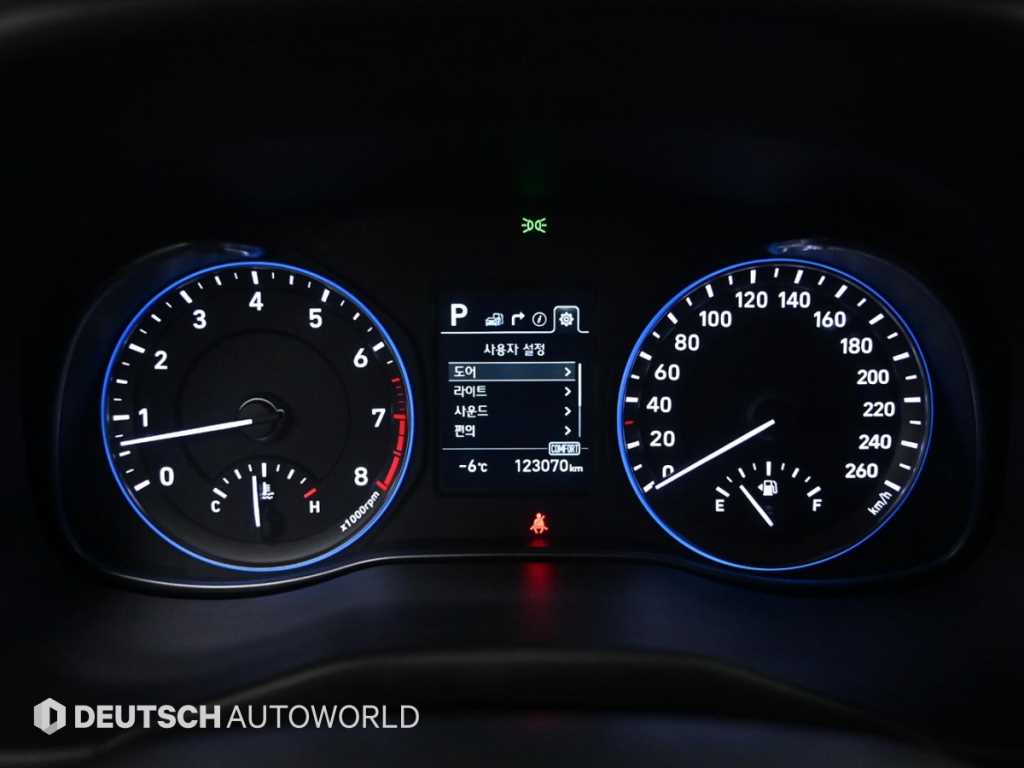 HYUNDAI Kona - Vista 8