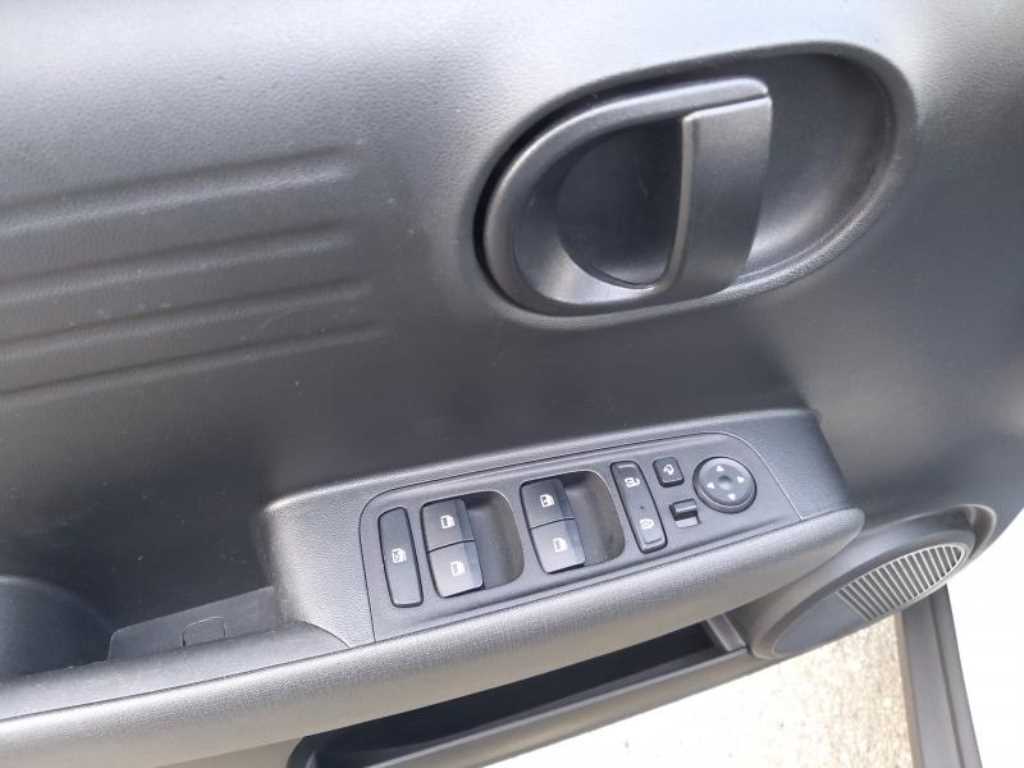 HYUNDAI Casper - Vista 10