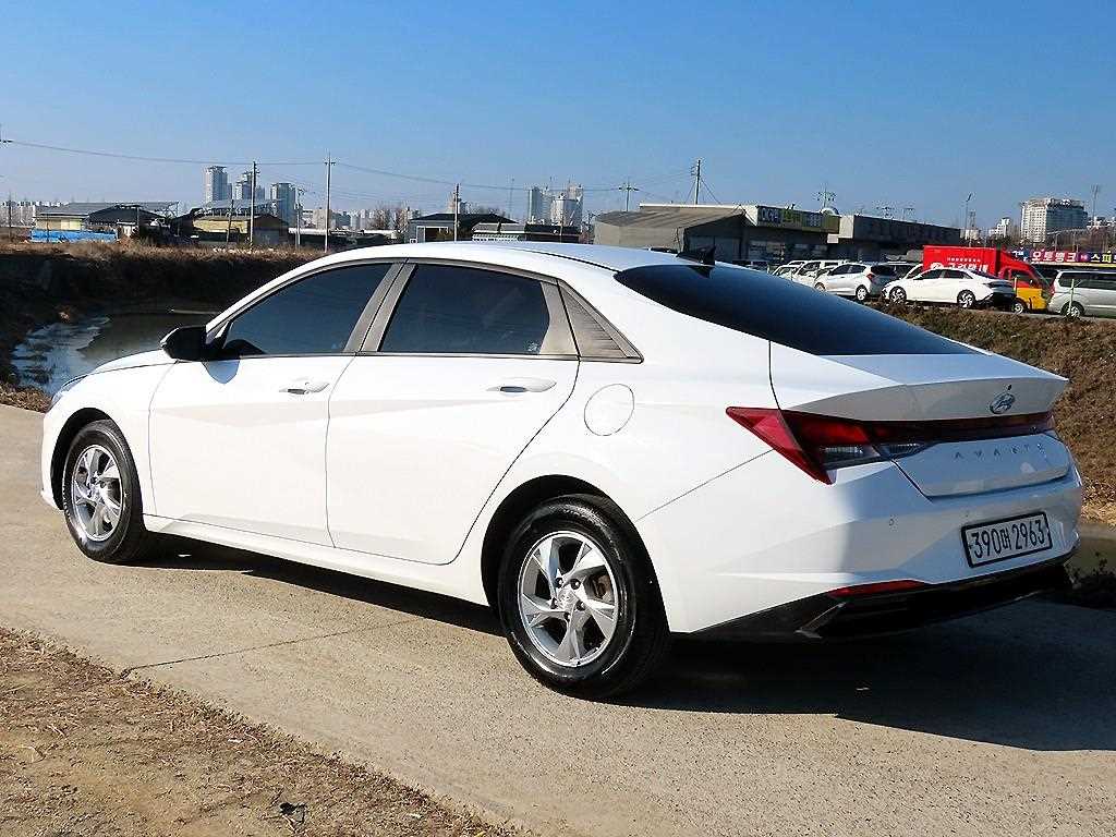 HYUNDAI Avante - Vista 3