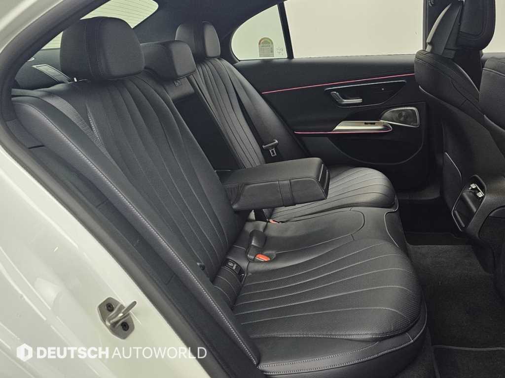 Mercedes Benz E class - Vista 12