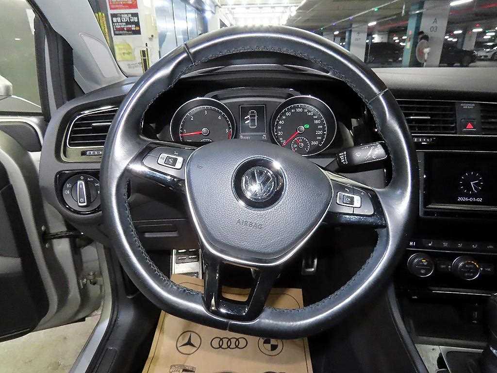 Volkswagen Golf - Vista 8