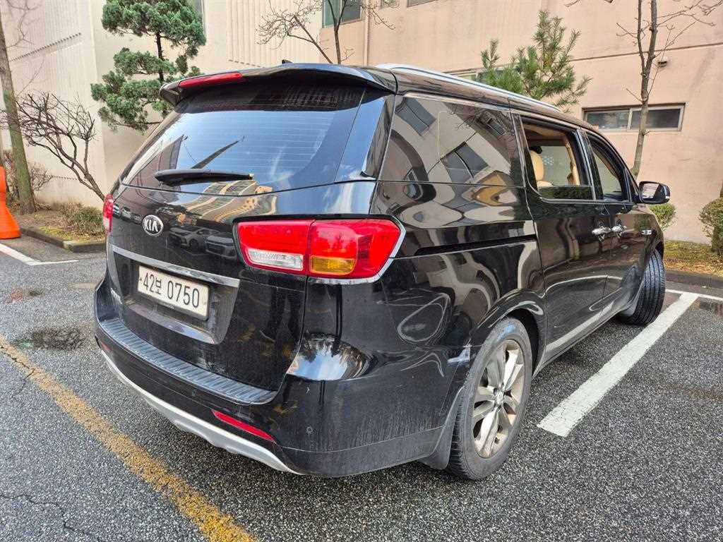 KIA Carnival - Vista 3