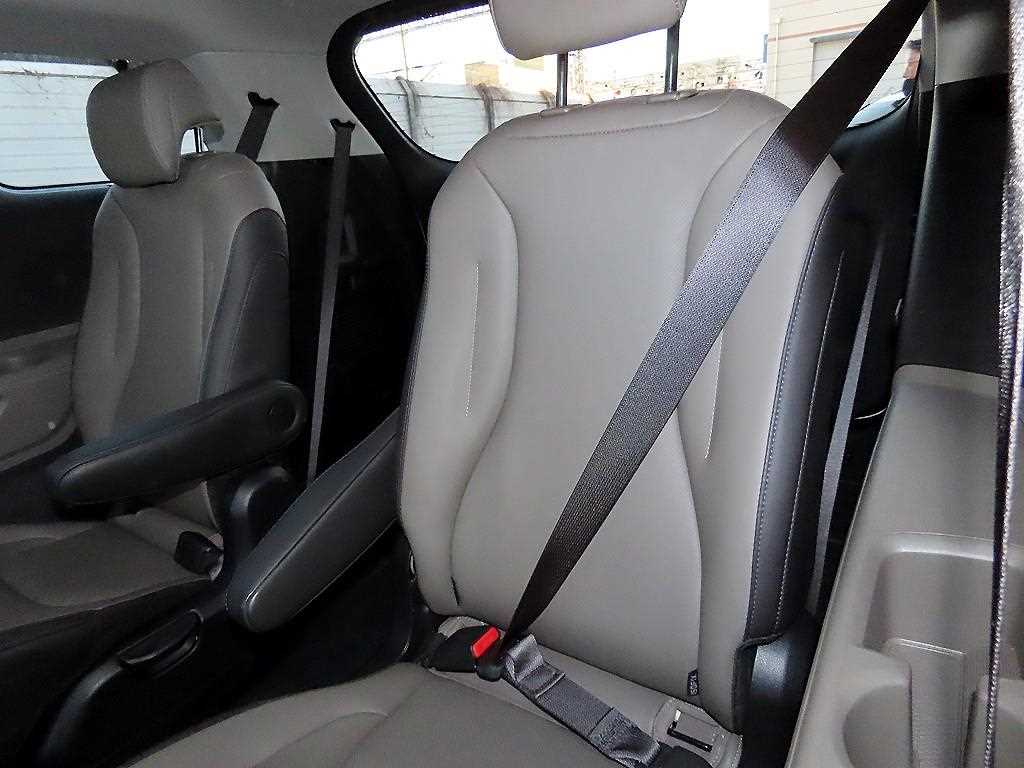 KIA Carnival - Vista 7