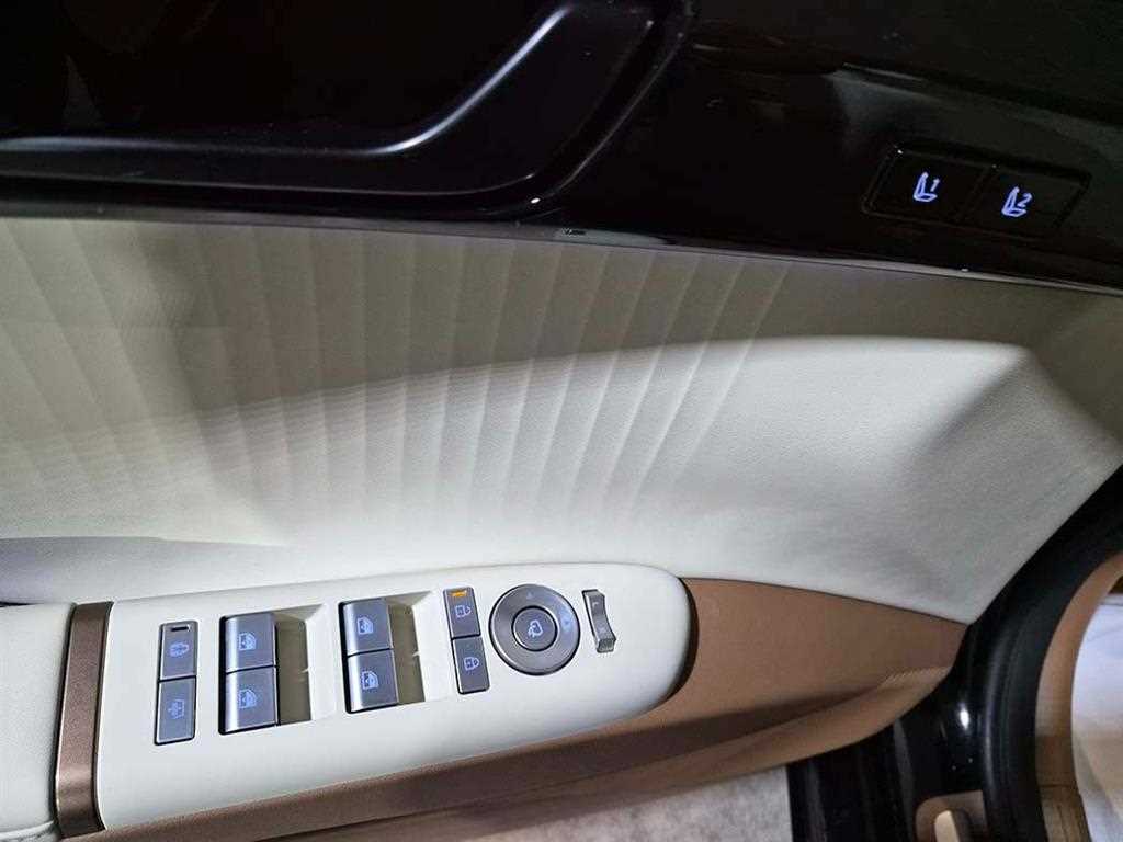 HYUNDAI Grandeur - Vista 11