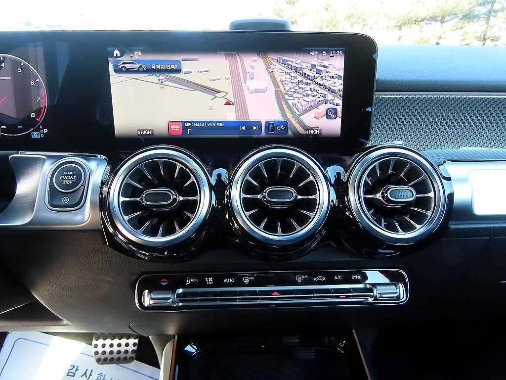 Mercedes Benz GLB Class - Vista 12