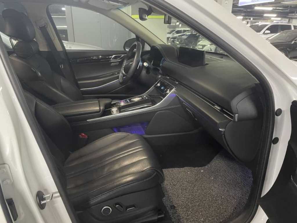 Genesis GV80 - Vista 7