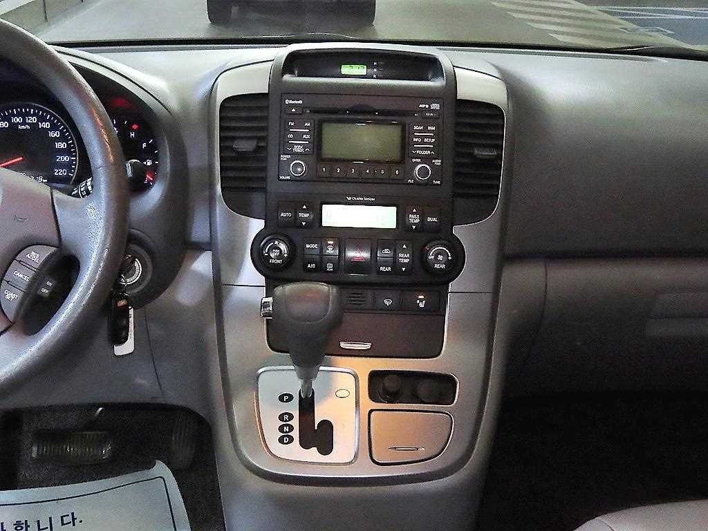 KIA Carnival - Vista 11