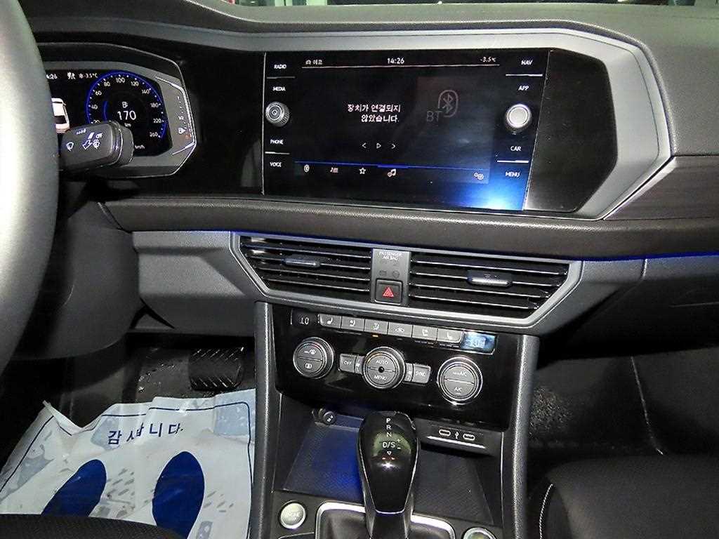 Volkswagen Jetta - Vista 11