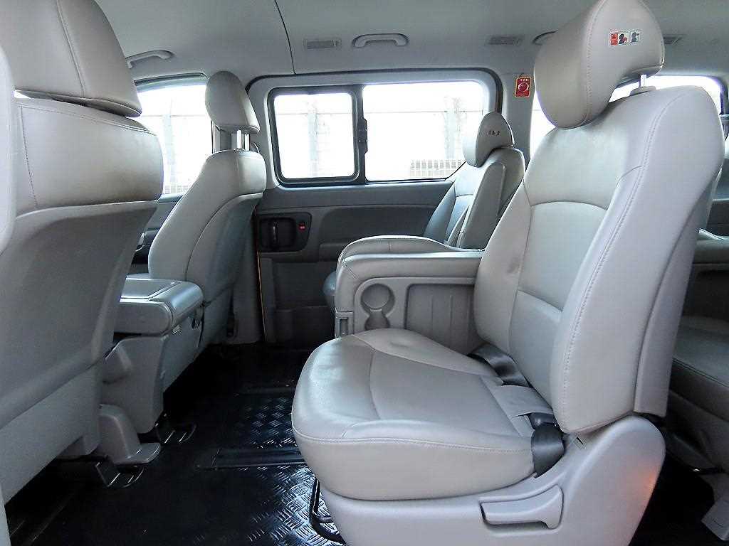 HYUNDAI Starex - Vista 6