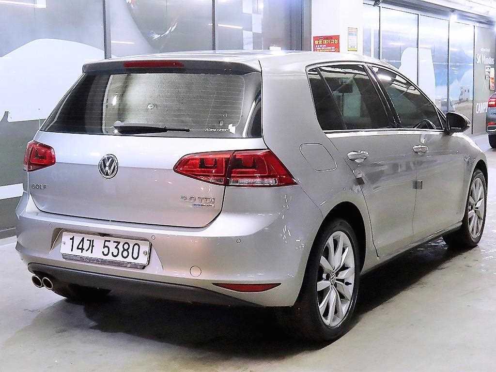 Volkswagen Golf - Vista 4