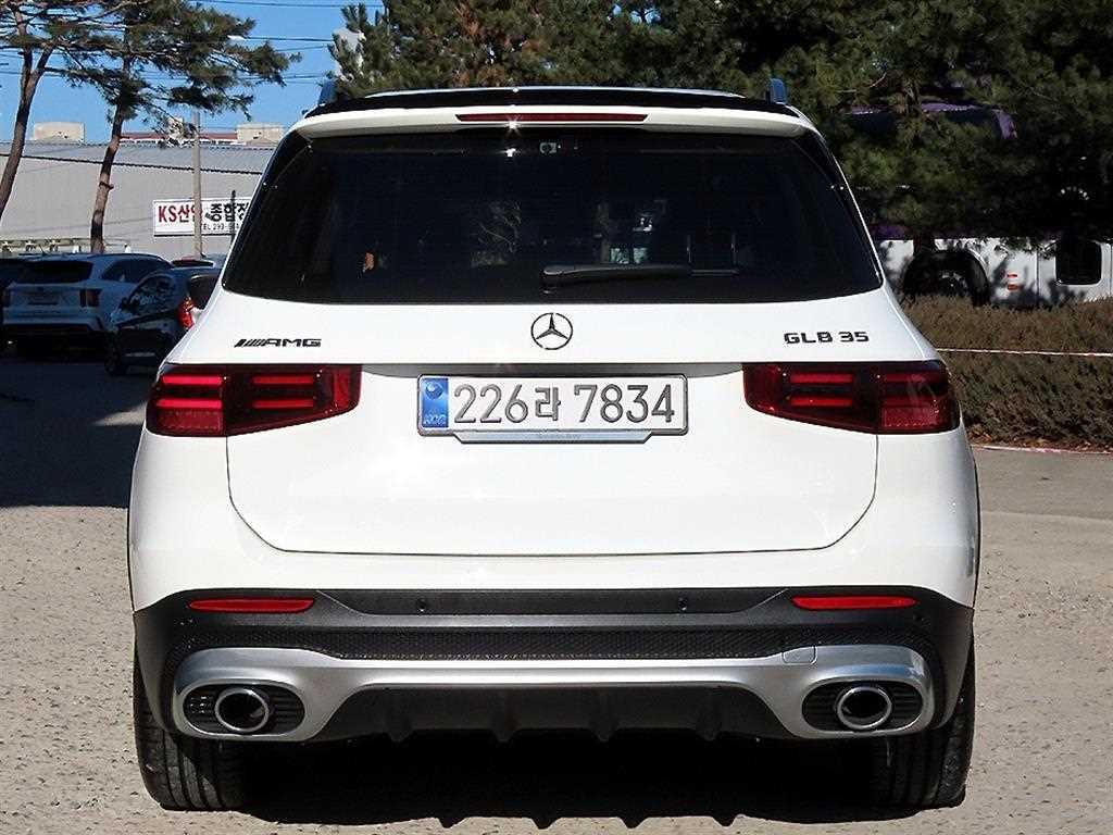 Mercedes Benz GLB Class - Vista 4