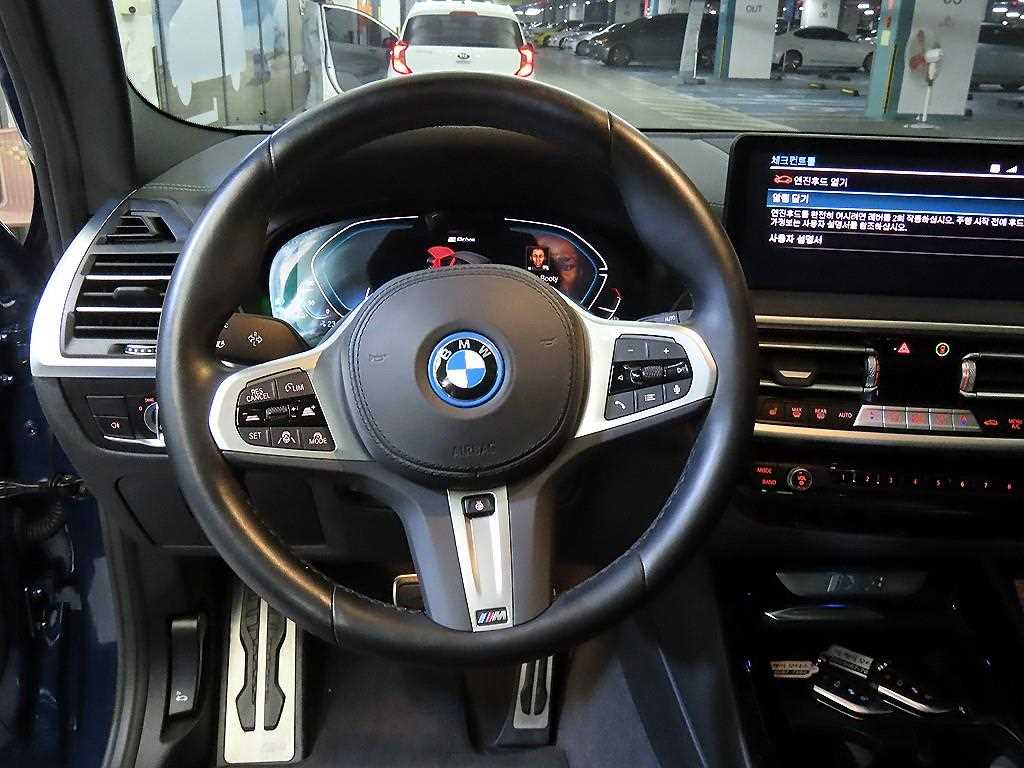 BMW iX3 - Vista 8