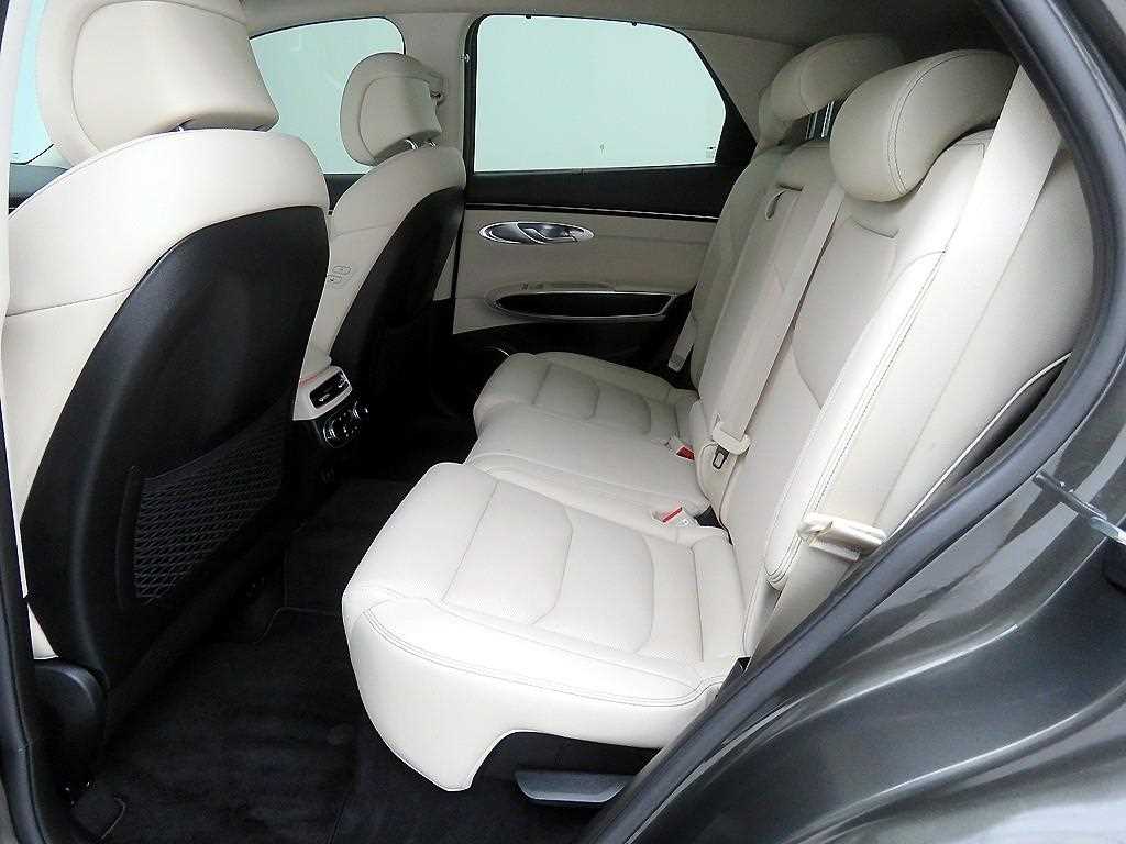 Genesis GV70 - Vista 8