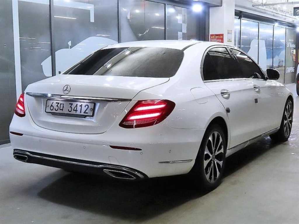 Mercedes Benz E class - Vista 4