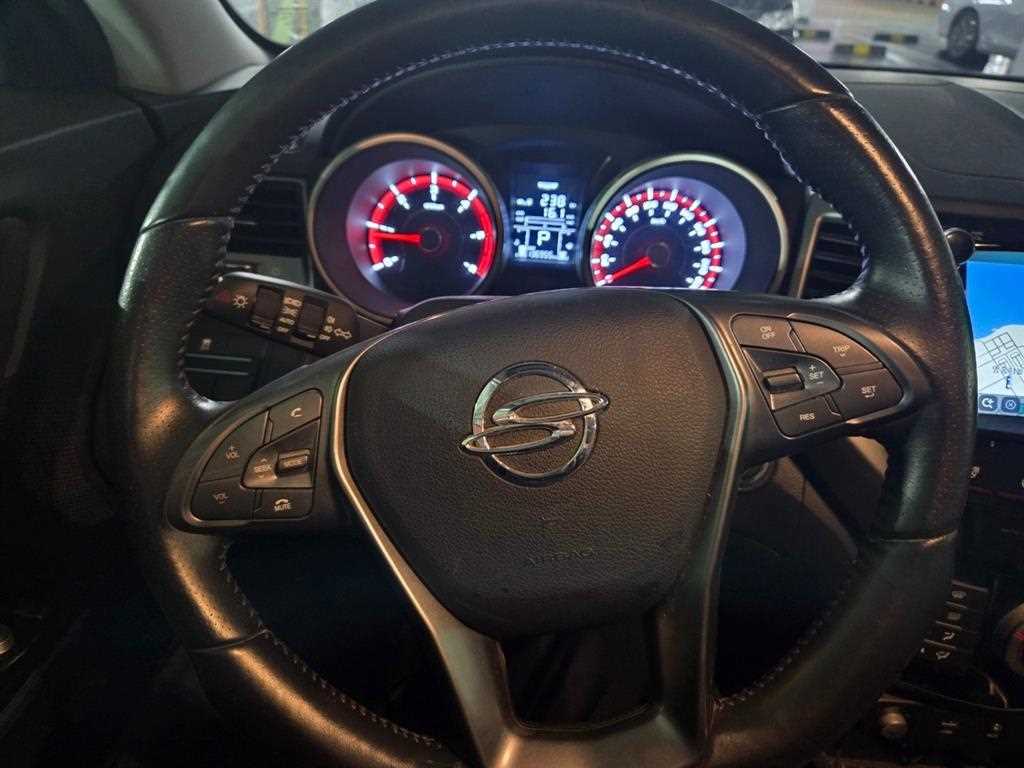 Ssangyong Tivoli - Vista 5