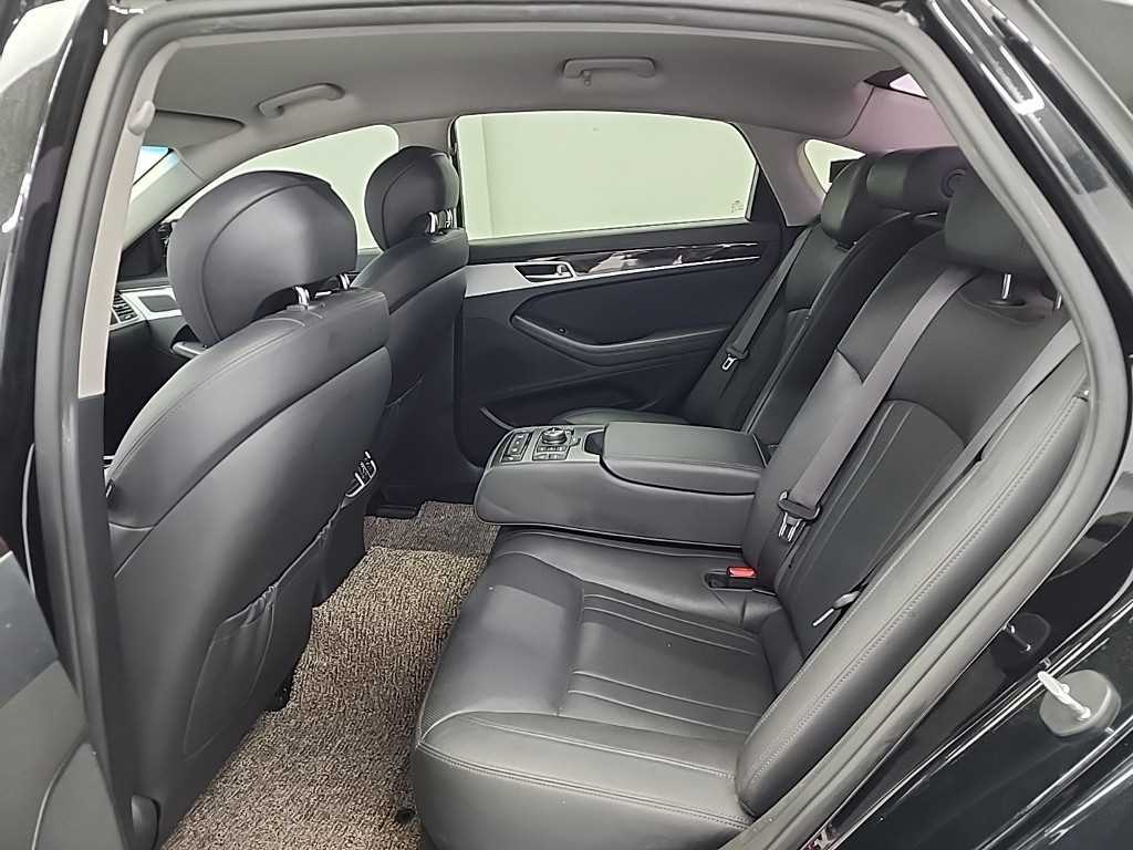 HYUNDAI Genesis - Vista 12