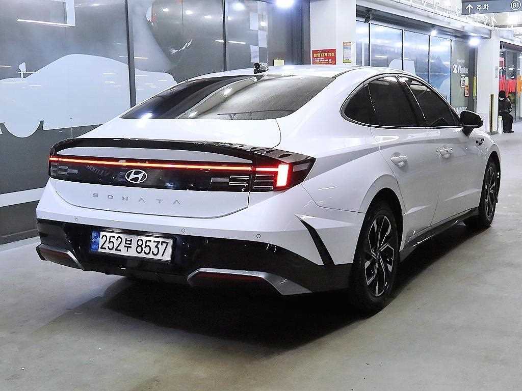 HYUNDAI Sonata - Vista 4