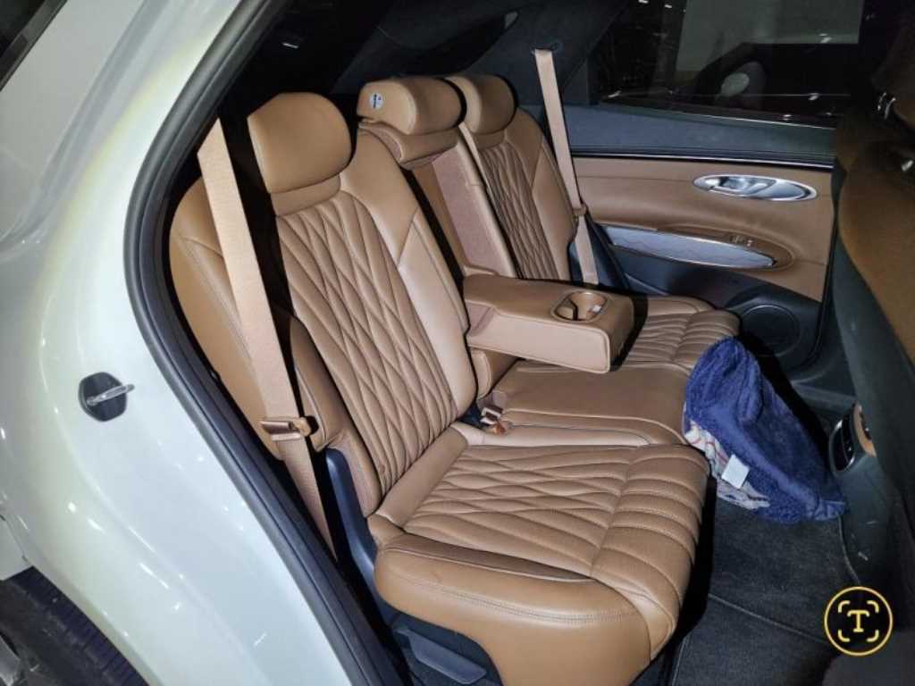 Genesis GV70 - Vista 10