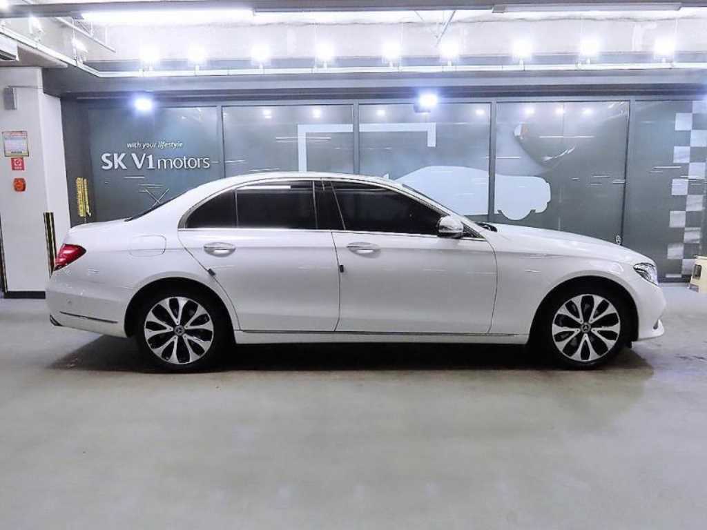 Mercedes Benz E class - Vista 3