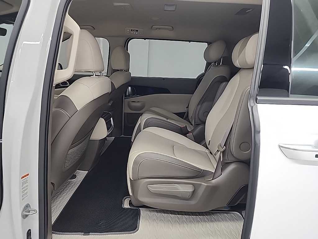 KIA Carnival - Vista 12
