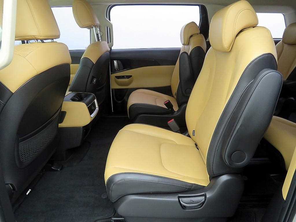 KIA Carnival - Vista 8