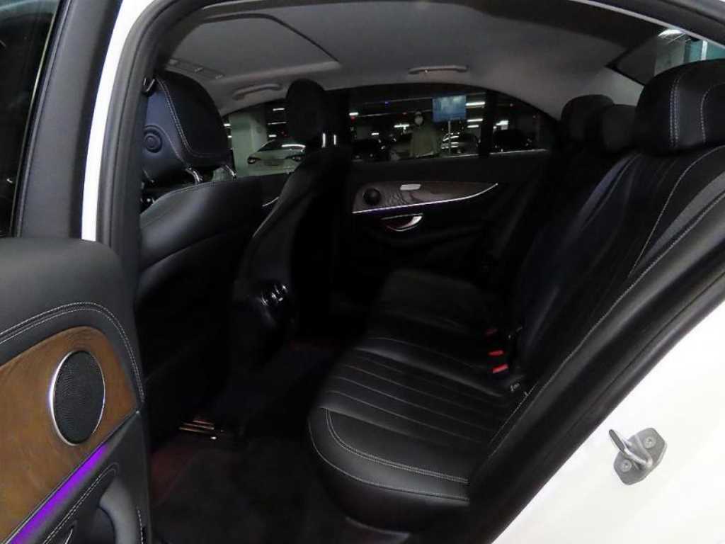 Mercedes Benz E class - Vista 7