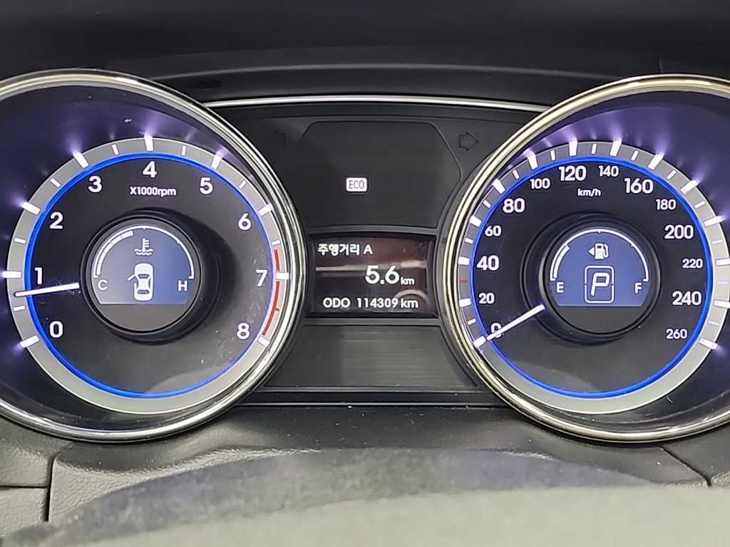 HYUNDAI Sonata - Vista 6