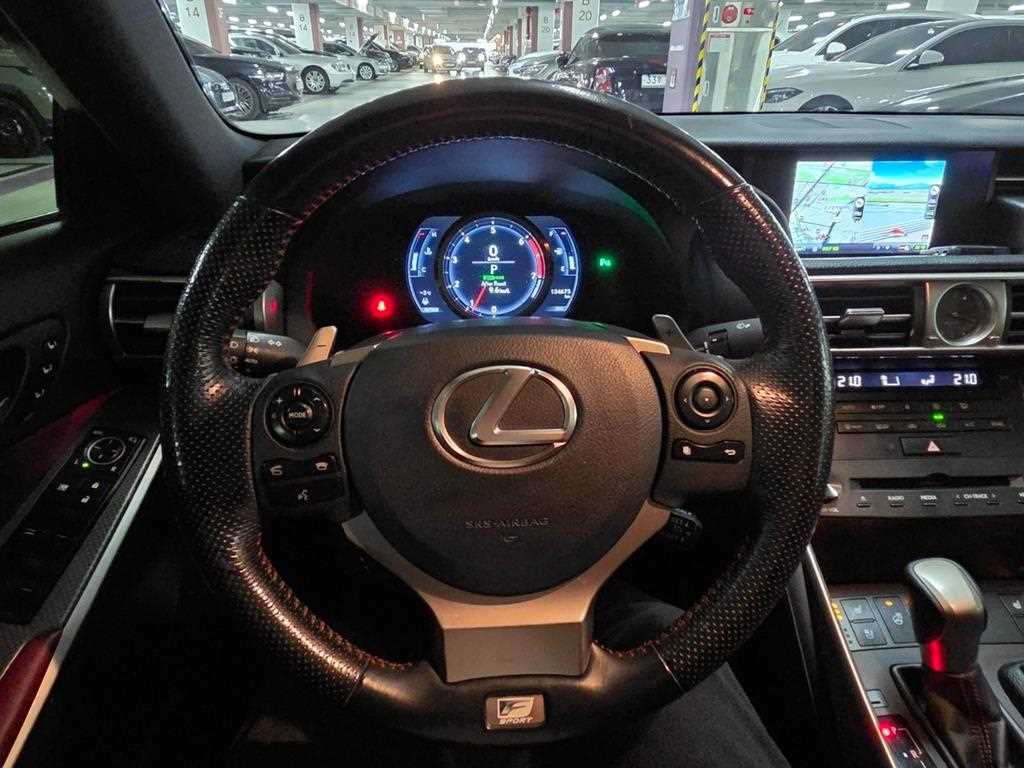 Lexus IS - Vista 10