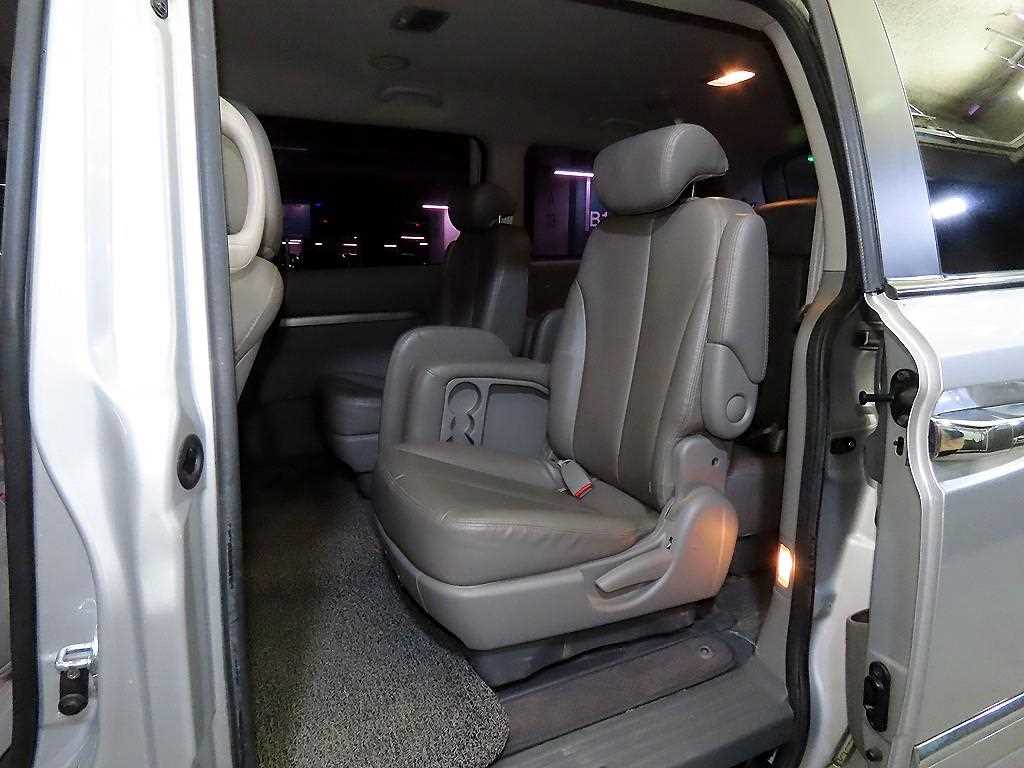 KIA Carnival - Vista 7