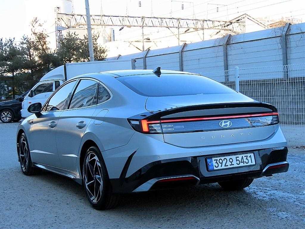 HYUNDAI Sonata - Vista 3