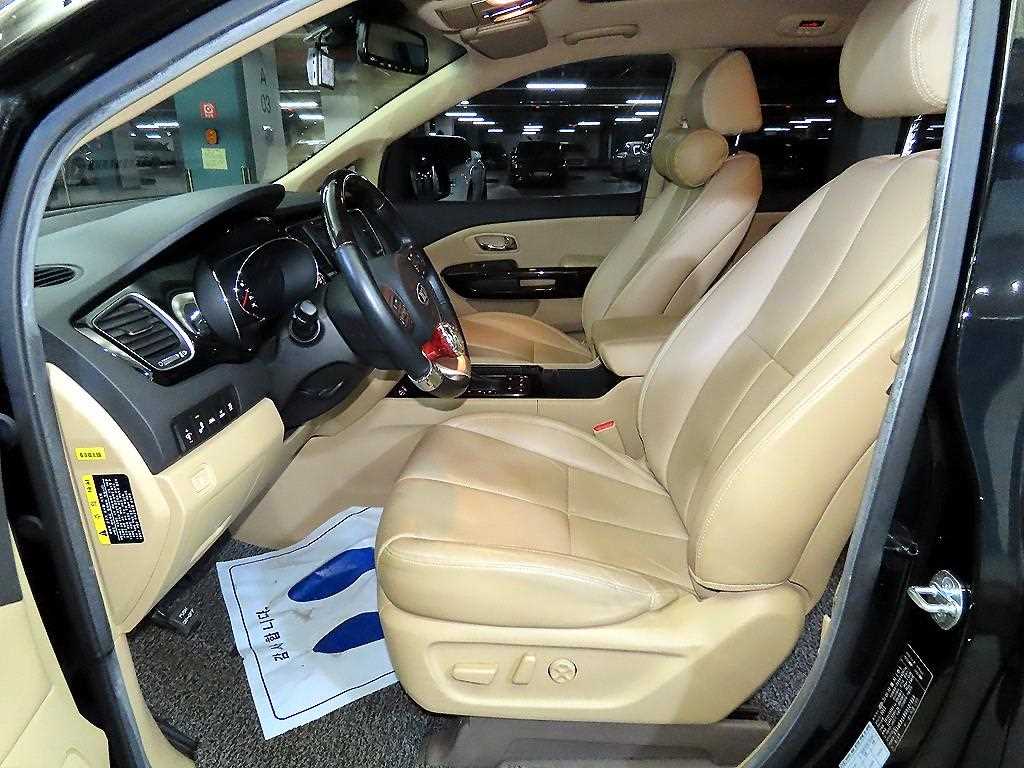 KIA Carnival - Vista 6