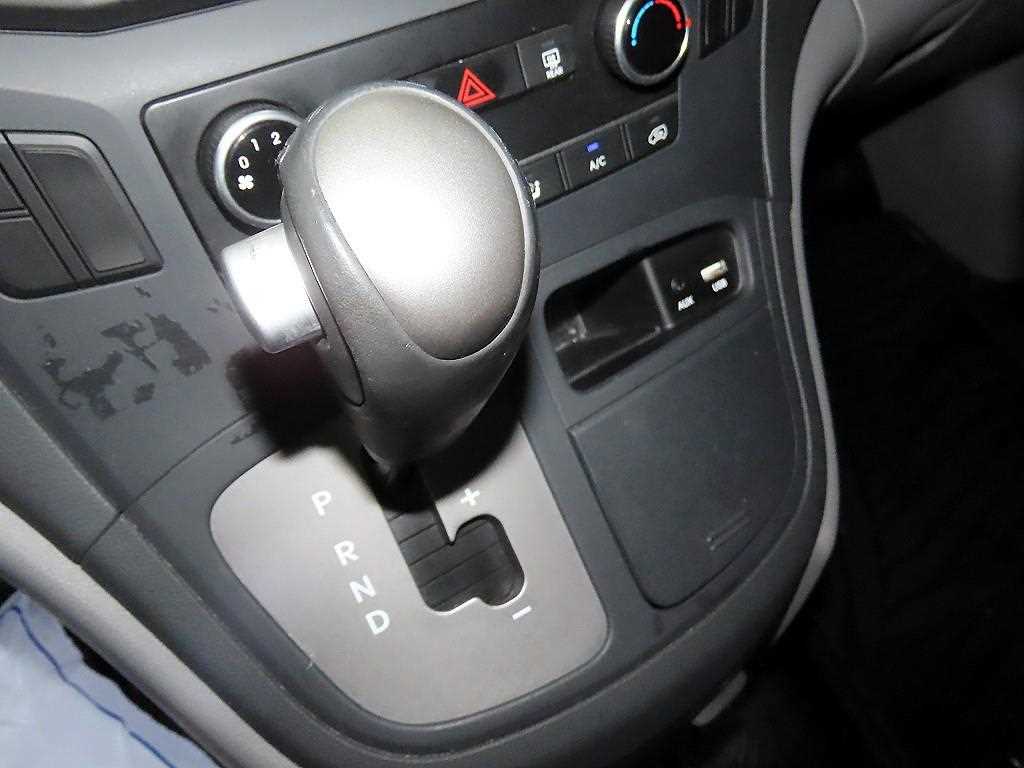 HYUNDAI Starex - Vista 12