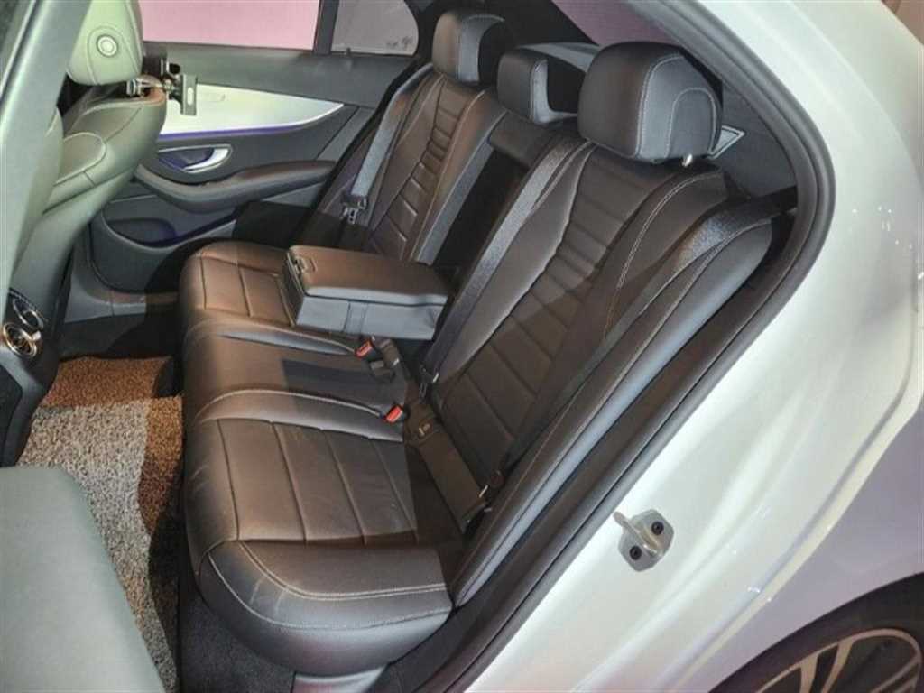 Mercedes Benz E class - Vista 5