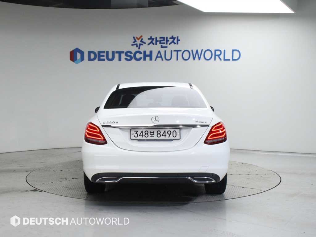 Mercedes Benz C Class - Vista 4