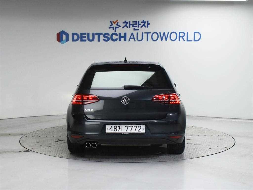 Volkswagen Golf - Vista 4