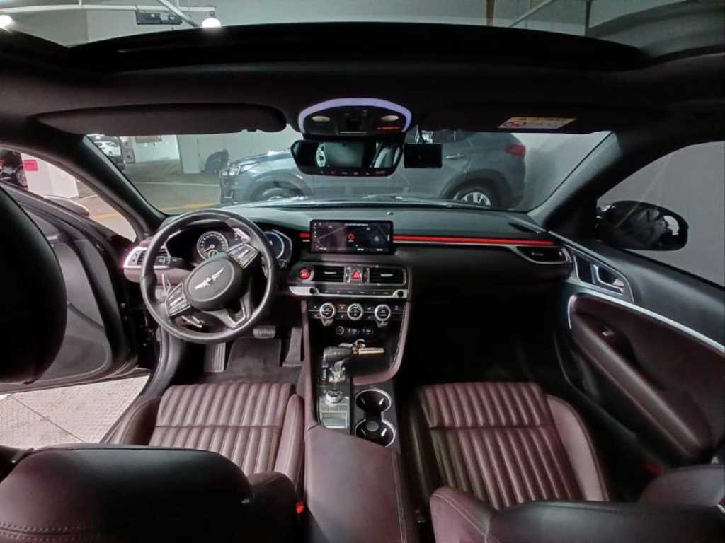 Genesis G70 - Vista 6