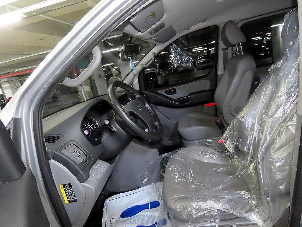 HYUNDAI Starex - Vista 6