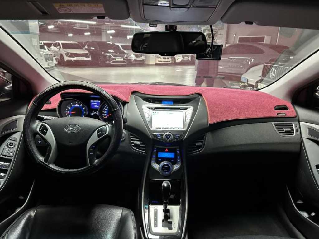 HYUNDAI Avante - Vista 8