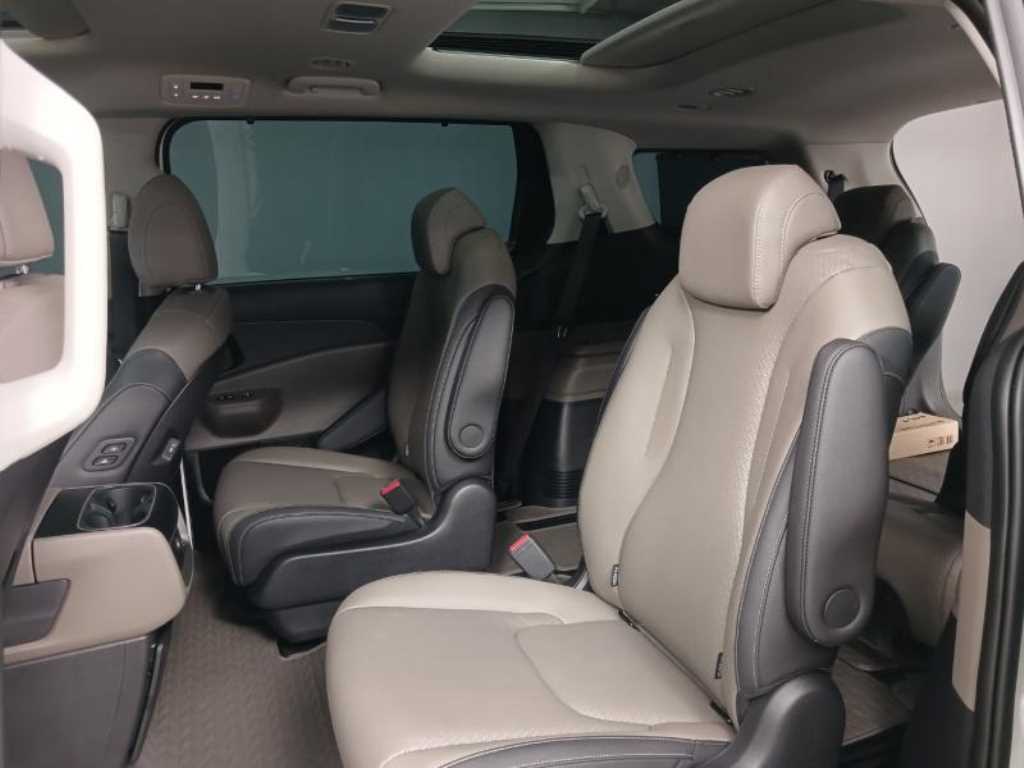 KIA Carnival - Vista 8