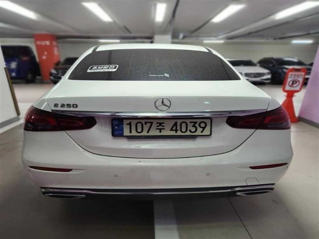 Mercedes Benz E class - Vista 2