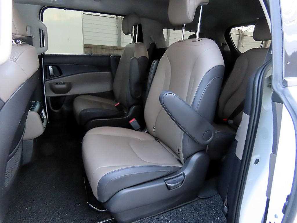KIA Carnival - Vista 6