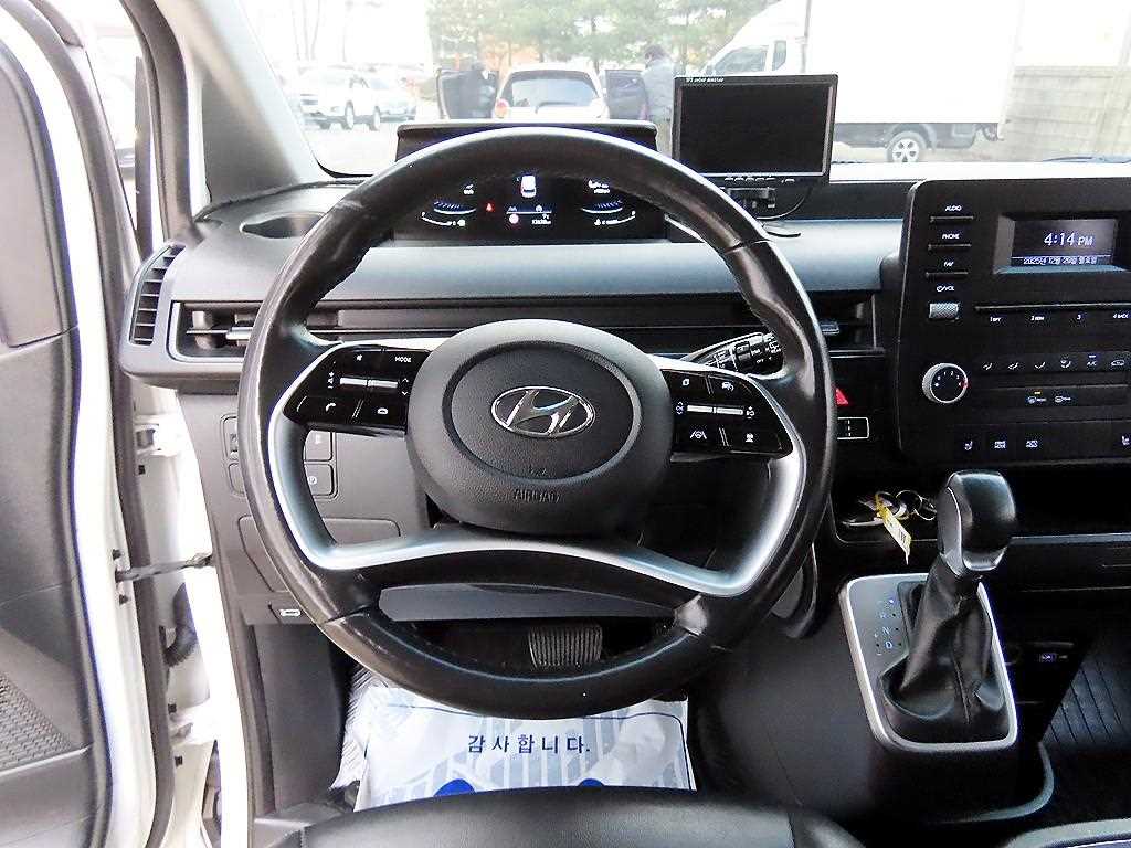 HYUNDAI Staria - Vista 8