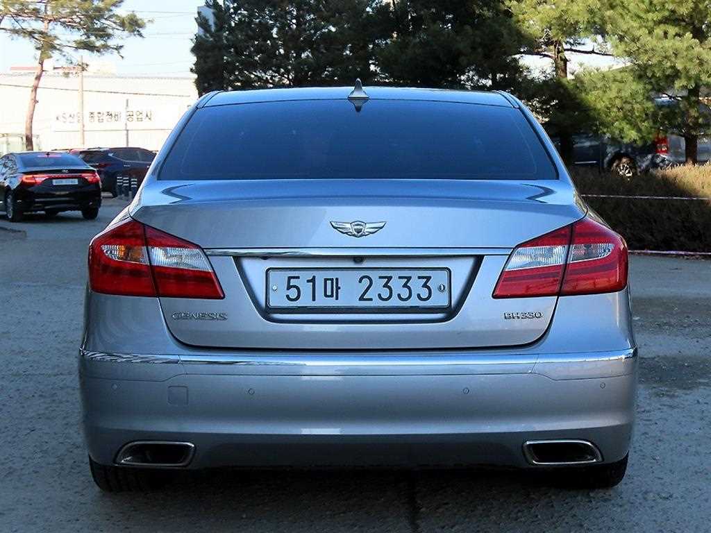 HYUNDAI Genesis - Vista 4