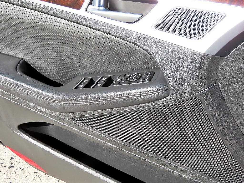 HYUNDAI Genesis - Vista 11