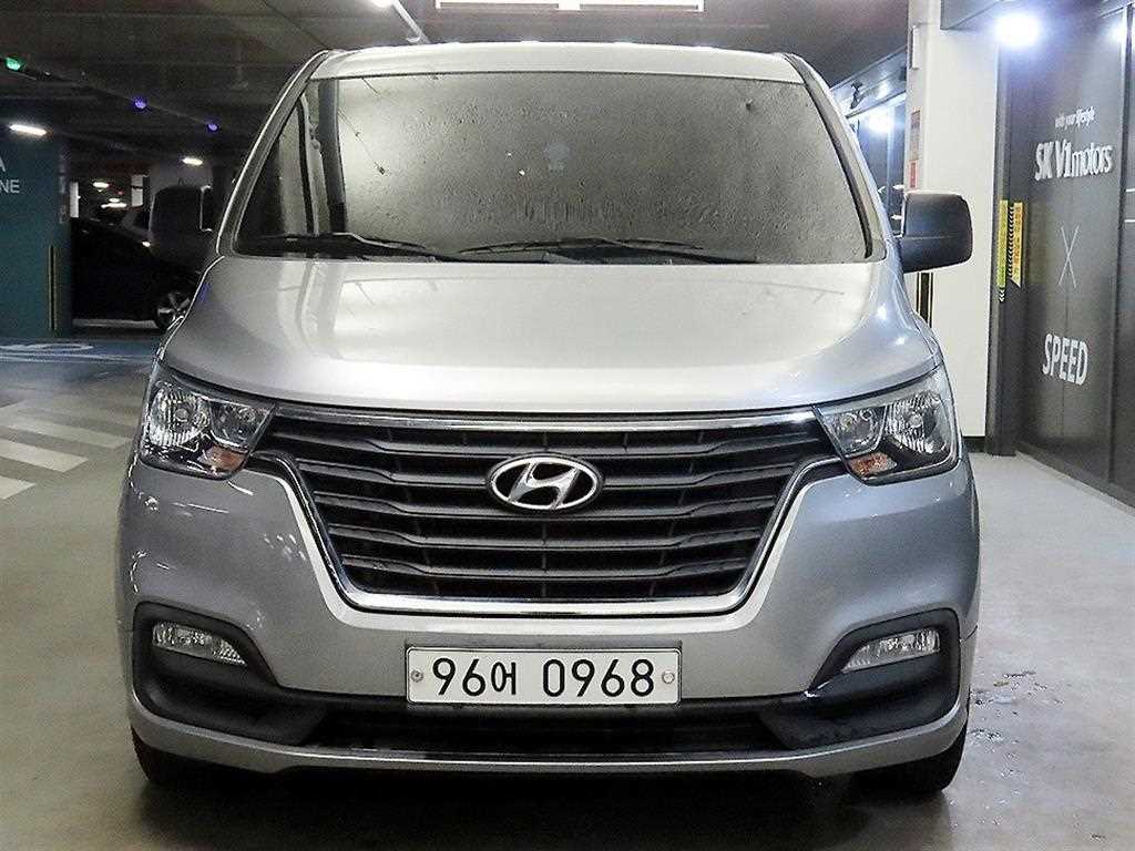 HYUNDAI Starex - Vista 2