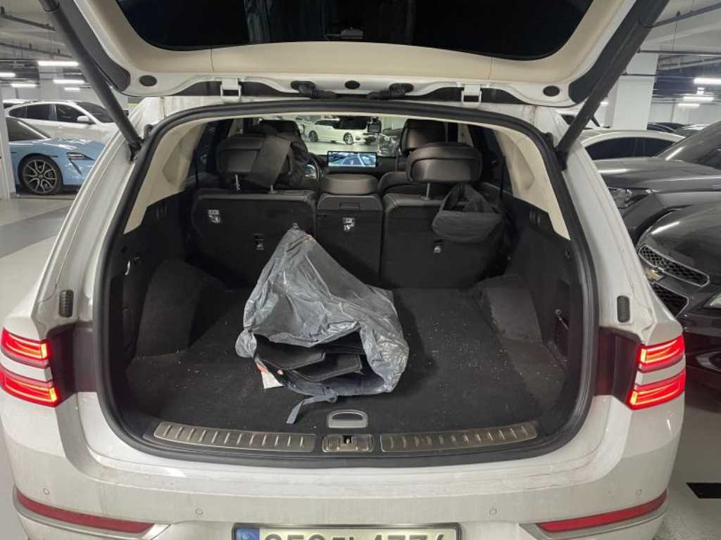 Genesis GV80 - Vista 9