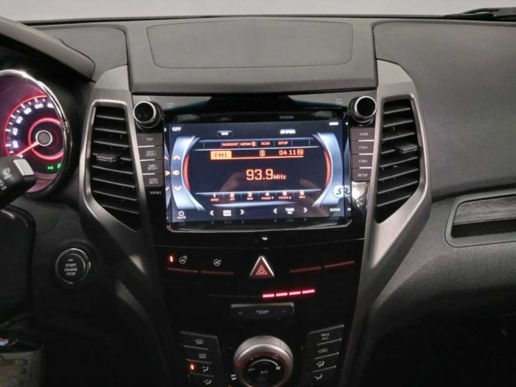 Ssangyong Tivoli - Vista 12